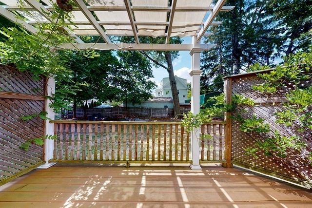 21 Robertson St, Quincy, MA 02169