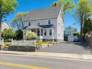 21 Robertson St, Quincy, MA 02169