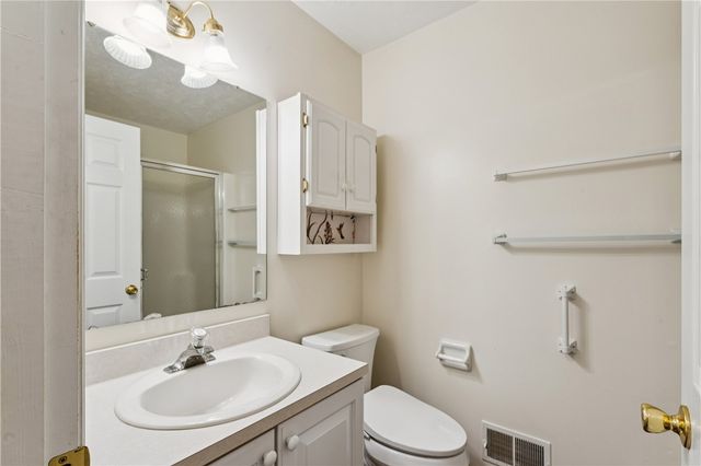126 Crosswynds Dr, Chippewa Twp, PA 15010