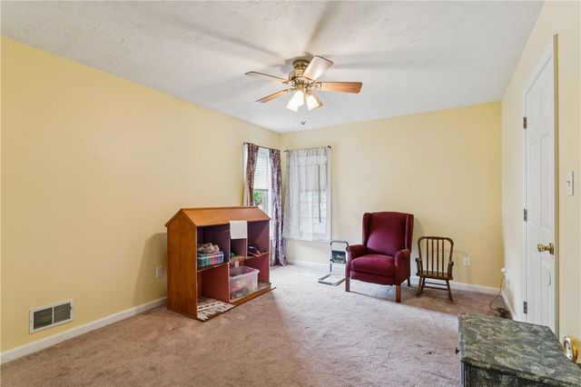 126 Crosswynds Dr, Chippewa Twp, PA 15010