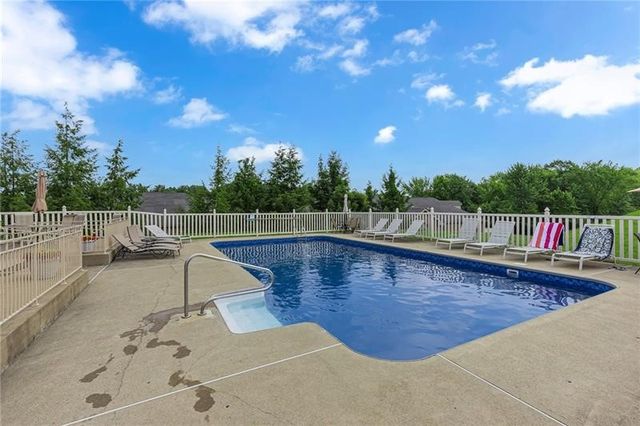 126 Crosswynds Dr, Chippewa Twp, PA 15010