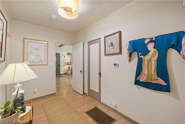 404 N Vinedo Avenue, Pasadena, CA 91107