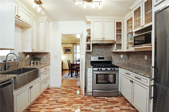 404 N Vinedo Avenue, Pasadena, CA 91107