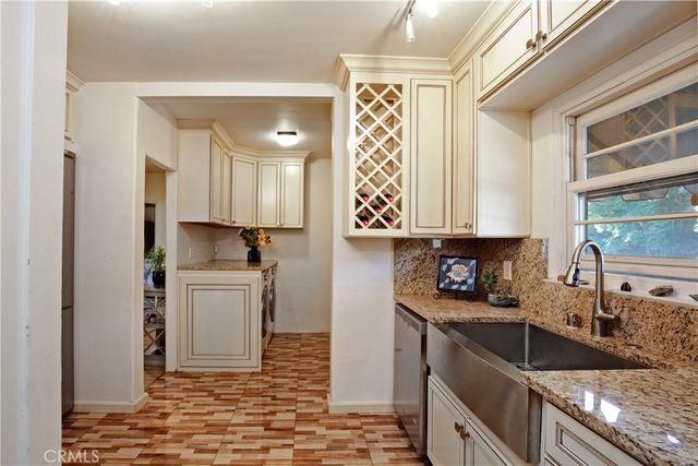 404 N Vinedo Avenue, Pasadena, CA 91107