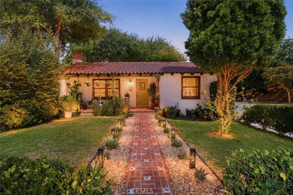 404 N Vinedo Avenue, Pasadena, CA 91107