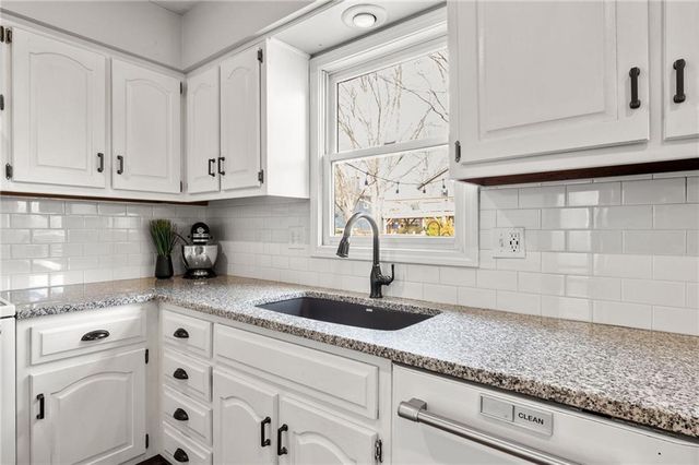 11943 S Hallet Street, Olathe, KS 66062