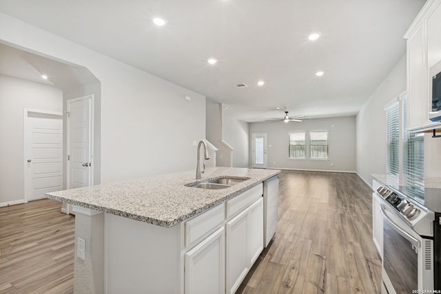 9511 BONITO FALLS DR, Converse, TX 78109