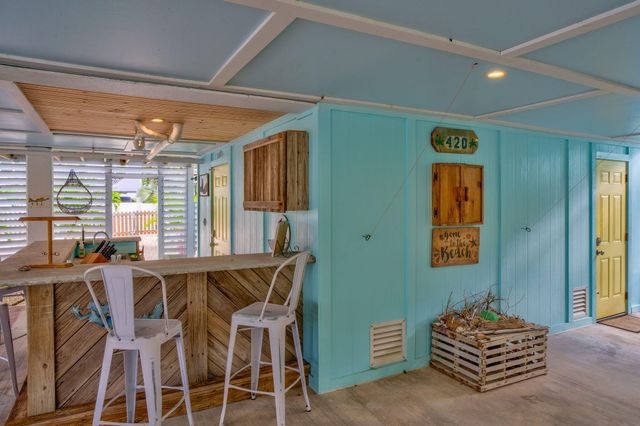 W 420 Indies Drive, Ramrod Key, FL 33042