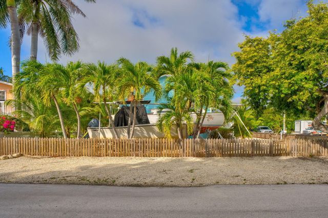 W 420 Indies Drive, Ramrod Key, FL 33042