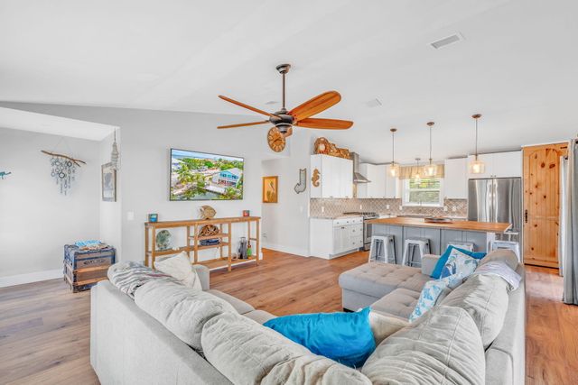 W 420 Indies Drive, Ramrod Key, FL 33042