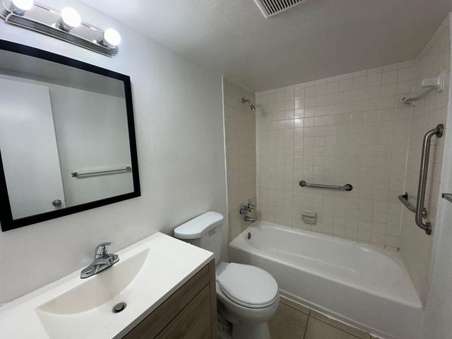 515 S Sequoia Drive 111, West Palm Beach, FL 33409