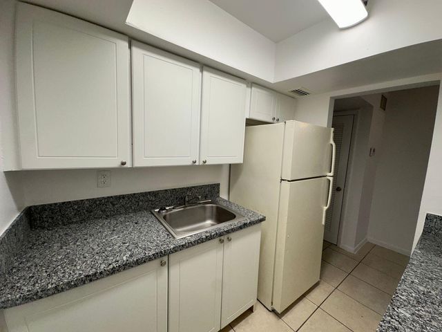 515 S Sequoia Drive 111, West Palm Beach, FL 33409