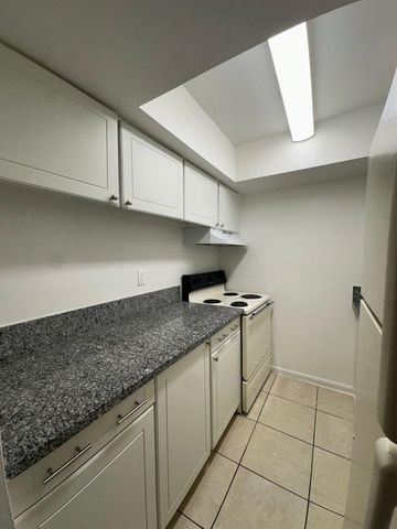 515 S Sequoia Drive 111, West Palm Beach, FL 33409