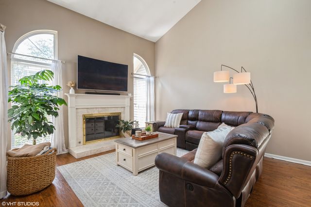 707 Clover Hill Court, Elk Grove Village, IL 60007