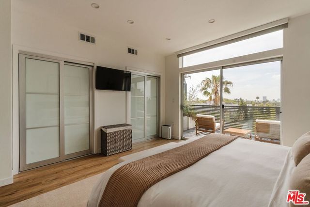 1040 N Spaulding Avenue 4, West Hollywood, CA 90046