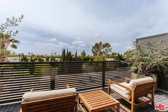 1040 N Spaulding Avenue 4, West Hollywood, CA 90046