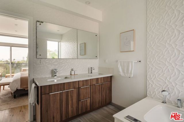 1040 N Spaulding Avenue 4, West Hollywood, CA 90046