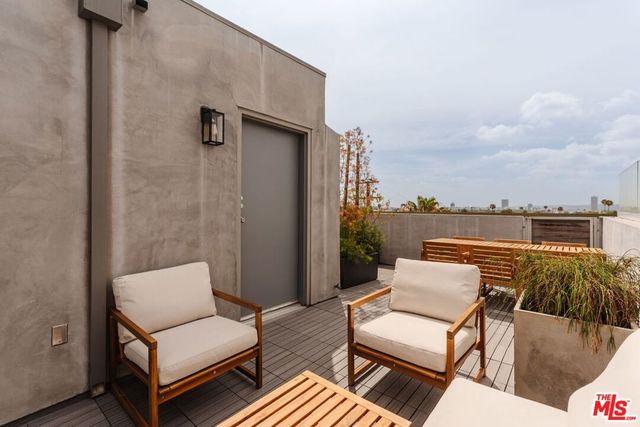 1040 N Spaulding Avenue 4, West Hollywood, CA 90046