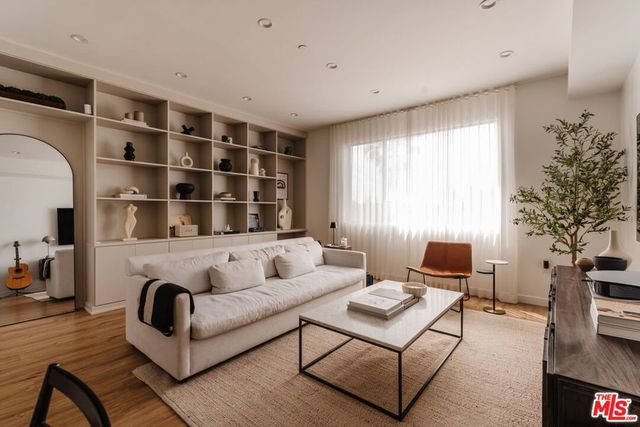 1040 N Spaulding Avenue 4, West Hollywood, CA 90046