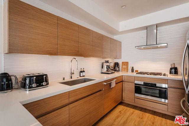 1040 N Spaulding Avenue 4, West Hollywood, CA 90046