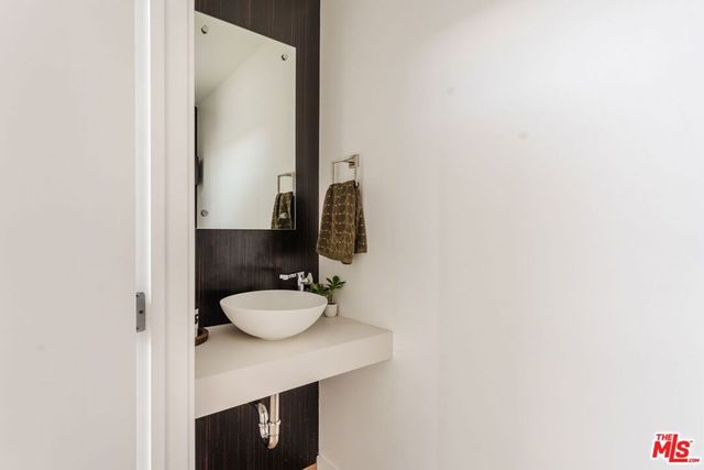 1040 N Spaulding Avenue 4, West Hollywood, CA 90046