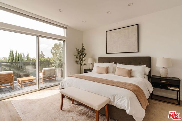 1040 N Spaulding Avenue 4, West Hollywood, CA 90046
