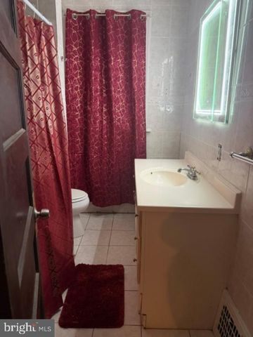 1749 W RIVER DR, Pennsauken, NJ 08110