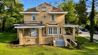 21855 Schoenherr Road, Warren, MI 48089
