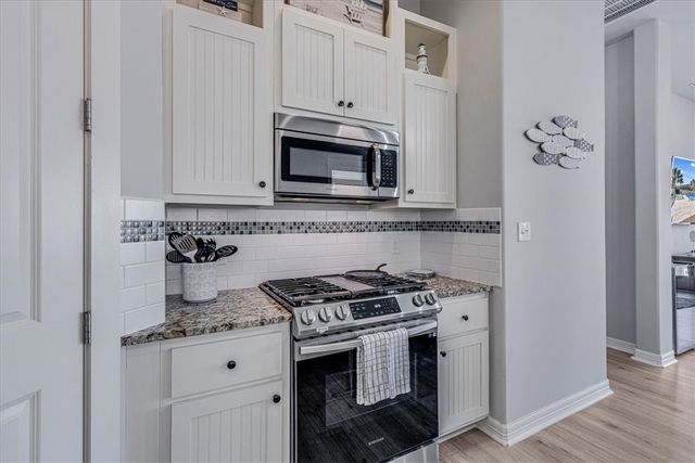 305 Sailhouse Way, Rockport, TX 78382