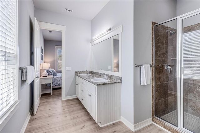 305 Sailhouse Way, Rockport, TX 78382