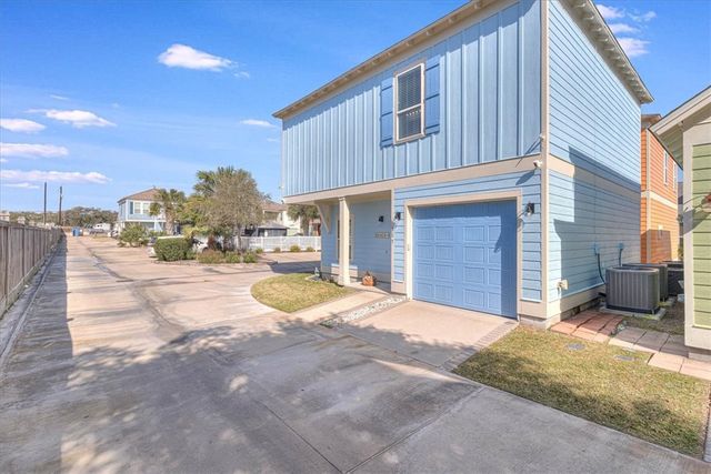 305 Sailhouse Way, Rockport, TX 78382