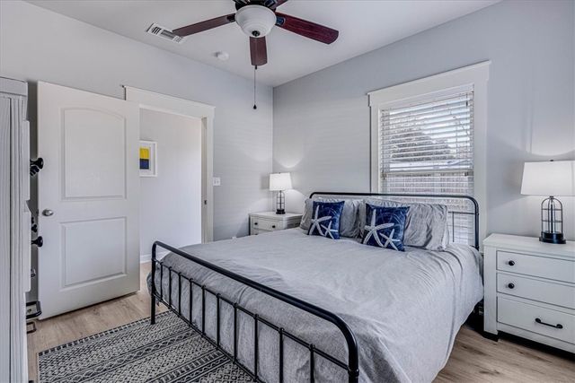 305 Sailhouse Way, Rockport, TX 78382