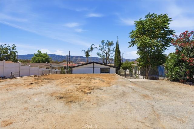 32551 Crescent Avenue, Lake Elsinore, CA 92530