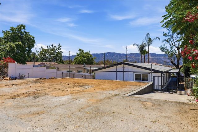 32551 Crescent Avenue, Lake Elsinore, CA 92530