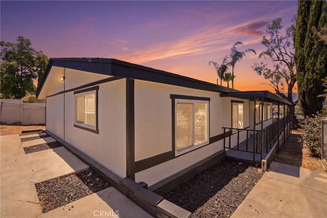 32551 Crescent Avenue, Lake Elsinore, CA 92530