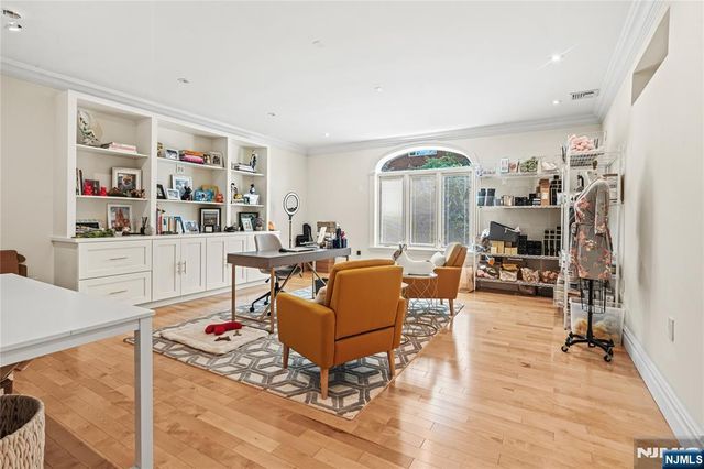 512 Winterburn Grove, Cliffside Park, NJ 07010