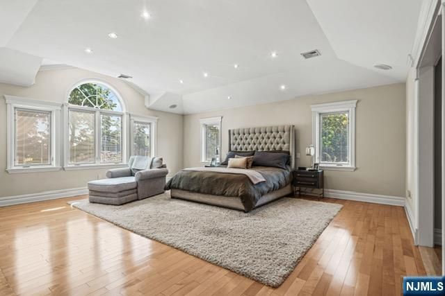 512 Winterburn Grove, Cliffside Park, NJ 07010