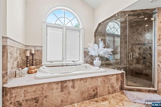 512 Winterburn Grove, Cliffside Park, NJ 07010