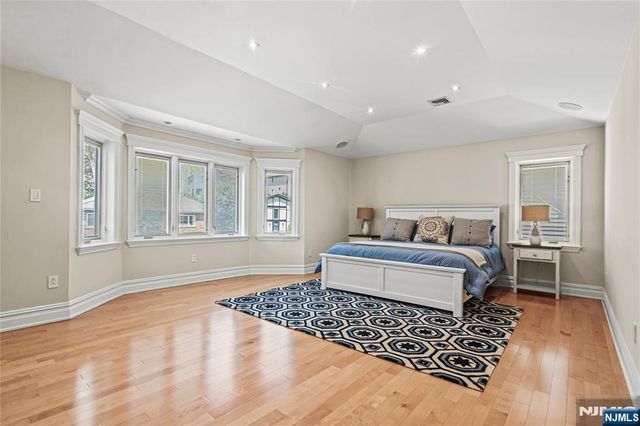 512 Winterburn Grove, Cliffside Park, NJ 07010
