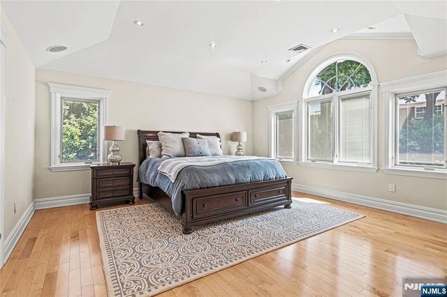 512 Winterburn Grove, Cliffside Park, NJ 07010