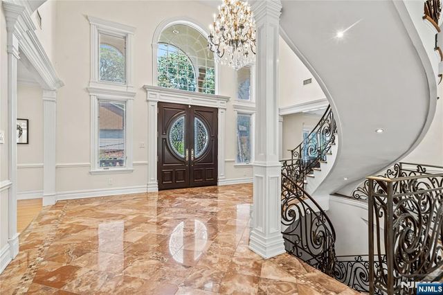 512 Winterburn Grove, Cliffside Park, NJ 07010