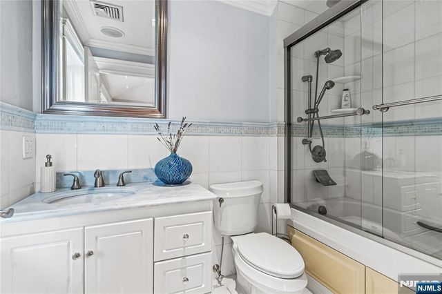 512 Winterburn Grove, Cliffside Park, NJ 07010