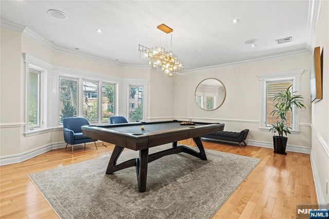512 Winterburn Grove, Cliffside Park, NJ 07010