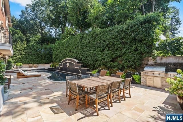 512 Winterburn Grove, Cliffside Park, NJ 07010