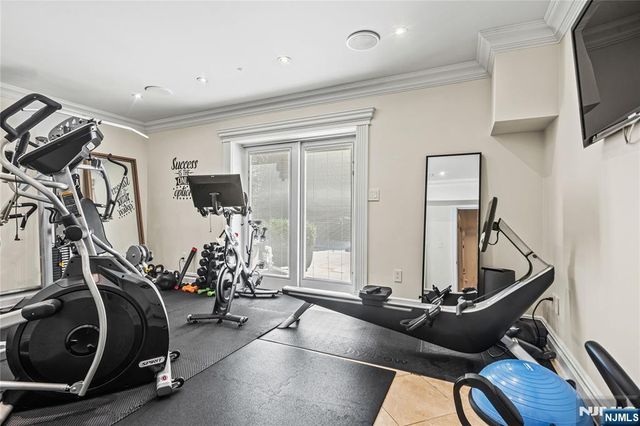 512 Winterburn Grove, Cliffside Park, NJ 07010