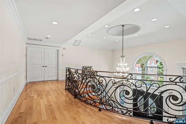 512 Winterburn Grove, Cliffside Park, NJ 07010