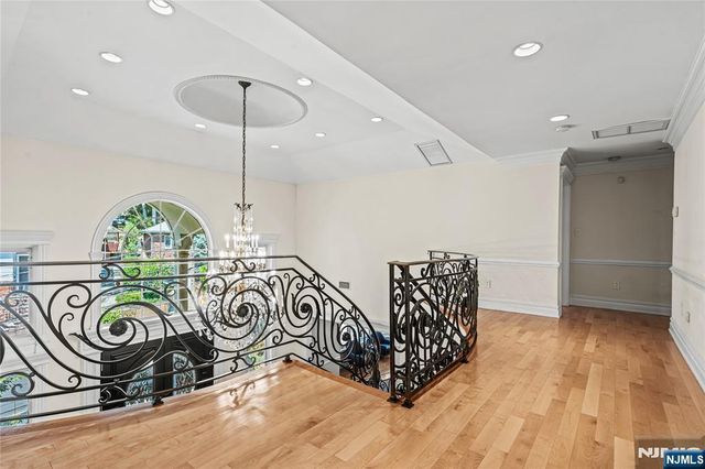 512 Winterburn Grove, Cliffside Park, NJ 07010