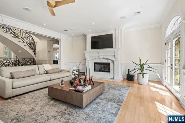 512 Winterburn Grove, Cliffside Park, NJ 07010