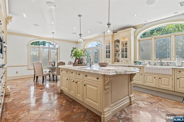 512 Winterburn Grove, Cliffside Park, NJ 07010