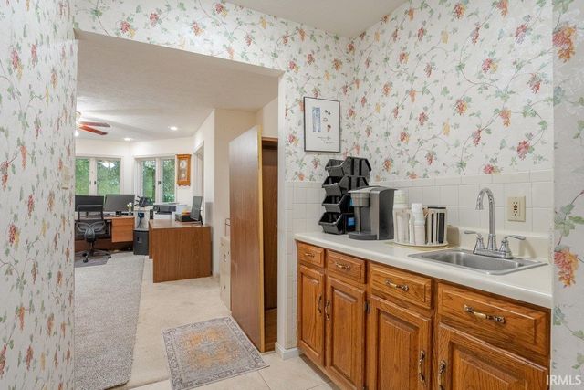 1300 N Red Bank Road, Evansville, IN 47720